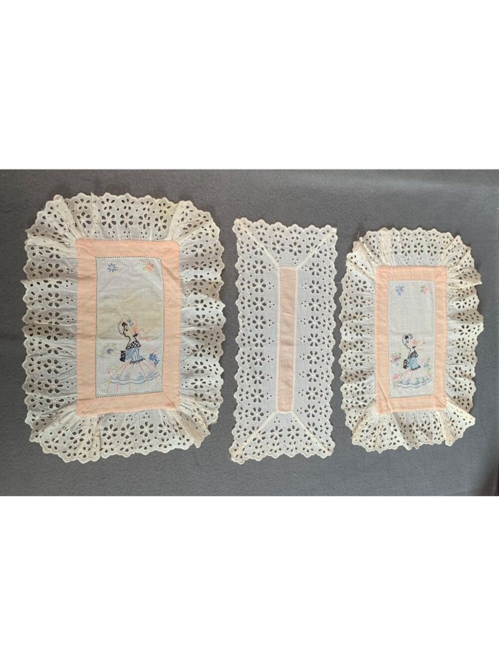 Lace Doilies Set with Embroidered Ladies - 3 Pieces Elegant Decor Vintage - Picture 1 of 13